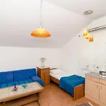 Apartament Peco *